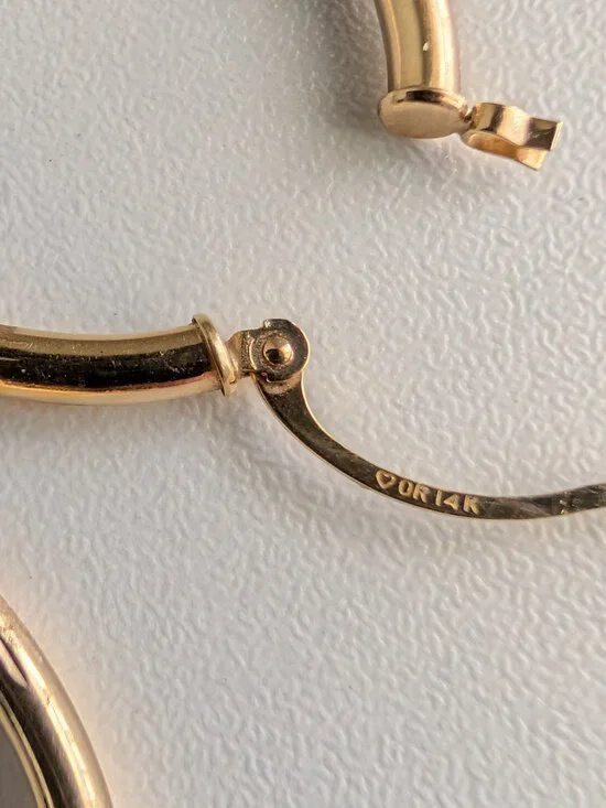 14K Yellow Gold Oval Hoop Earrings Diamond Cut Classic Medium Leightweight - Picture 2 of 10